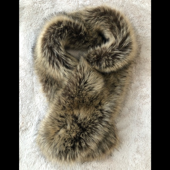 Accessories - Faux fur shawl/wrap